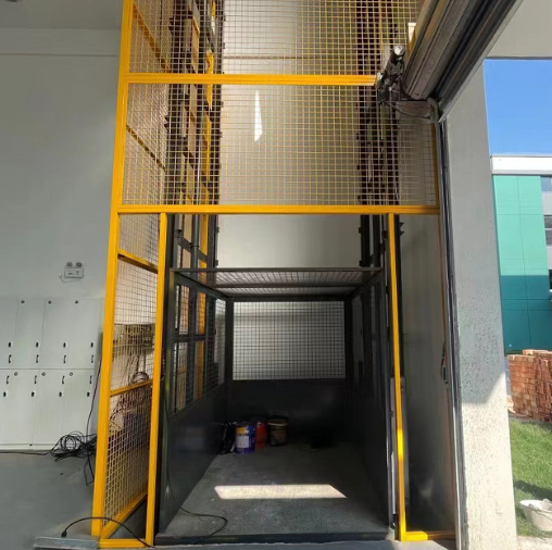 自贡导轨式升降机助力物流园破解运输难题